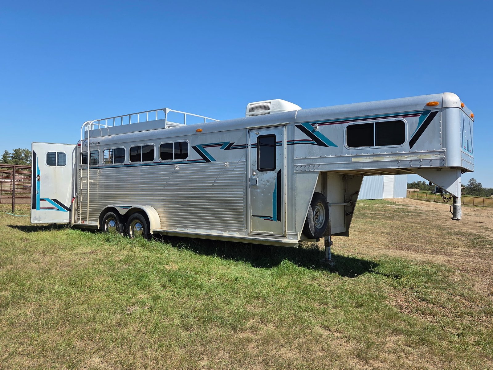 1994  4 Star Horse Trailer - Full size