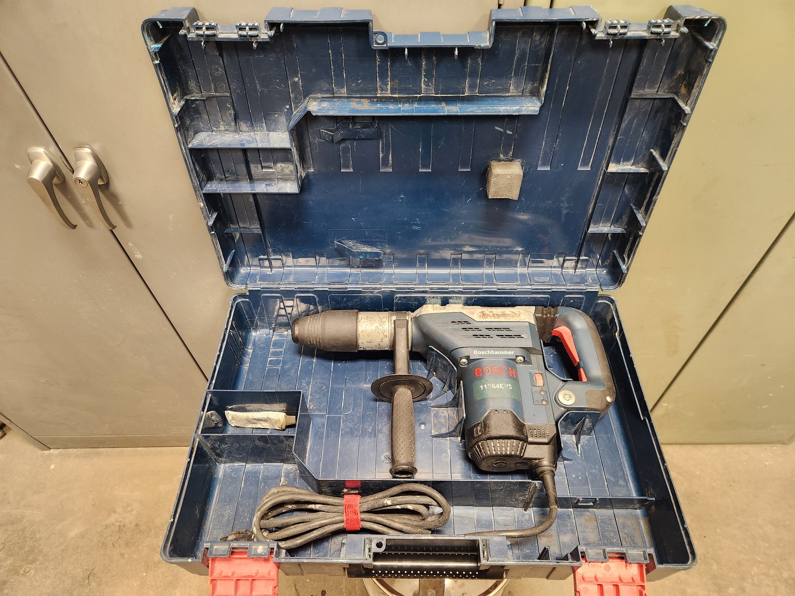 Bosch Rotary Hammer Drill SDS Max - Full size