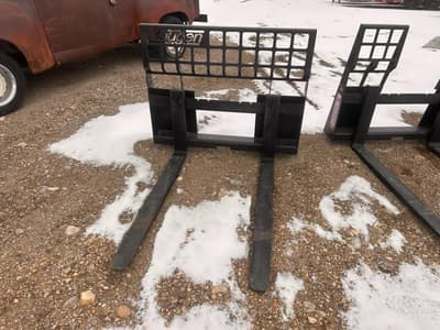 Haugen MHPF 48-10 6000lb 48" Standard Pallet Forks - Thumbnail 1