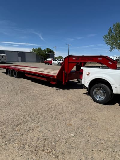 102" x 34' Tandem Low-Pro Gooseneck w/Hyd. Dove - Thumbnail 1