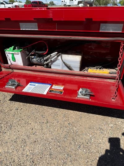102" x 34' Tandem Low-Pro Gooseneck w/Hyd. Dove - Image 9