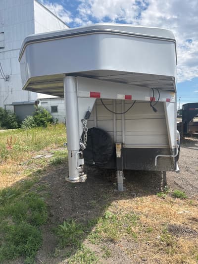 2010 TITAN STOCK 16' Standard Gooseneck Trailer - Image 3