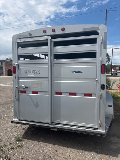 2010 TITAN STOCK 16' Standard Gooseneck Trailer - Image 4