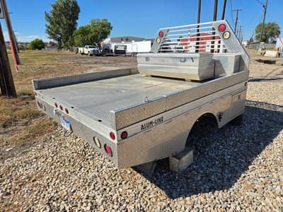 Alum-Line Skirted Dually Truck Bed with auxillary fuel tank - Image 4