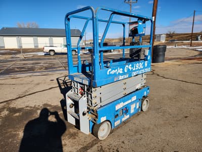 2014 Genie GS 1930 Scissor Lift - Thumbnail 1